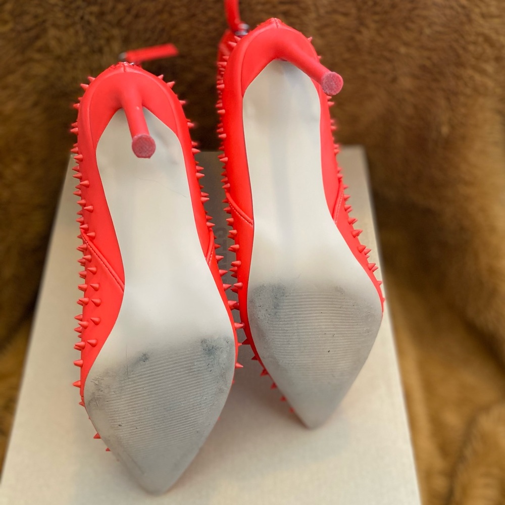 VAPOR WOMENS STUDDED POINTED TOE ANKLE BOOTS IN RED - Picture 4 of 4